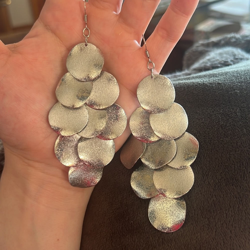 Silver Dangle Earrings ⭐️ - Picture 7 of 7